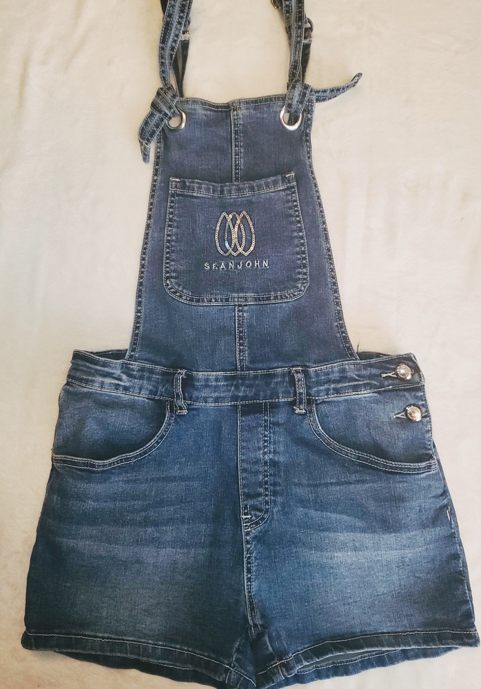 5/25$   CUTE!!!    Sean John Shortalls